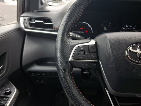 Used 2021 Toyota Sienna XSE w/ XSE Plus Package image 21