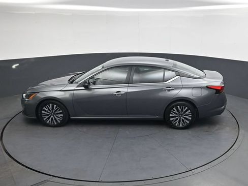 Used 2025 Nissan Altima 2.5 SV FWD image 27