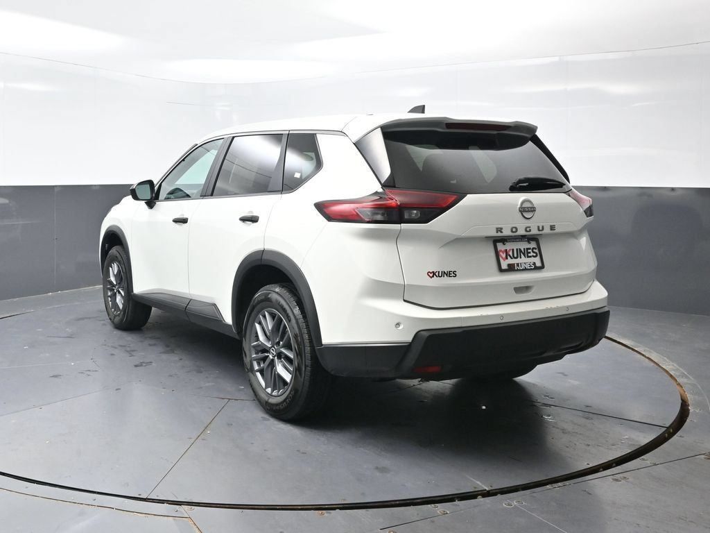 Used 2024 Nissan Rogue S FWD image 11