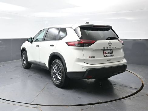 Used 2024 Nissan Rogue S FWD image 11