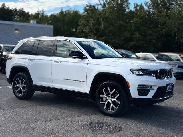 Used 2024 Jeep Grand Cherokee Limited AWD/4WD image 9