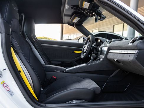 Certified 2025 Porsche 718 Boxster Spyder RS RWD image 38