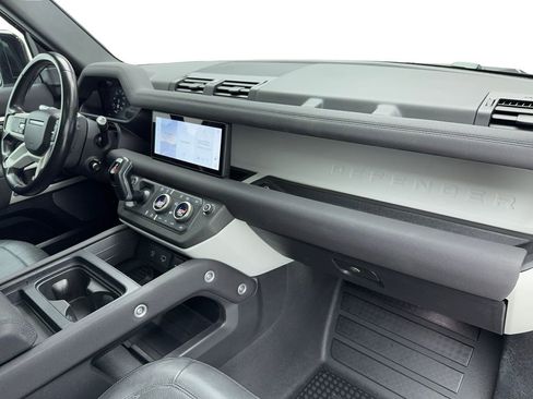 Used 2022 Land Rover Defender 110 SE image 44