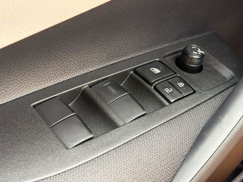 Used 2026 Toyota Corolla SE w/ SE Package FWD image 28