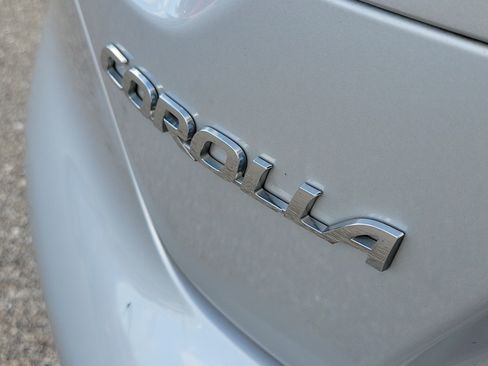 Used 2021 Toyota Corolla LE FWD image 9