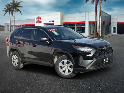 Used 2021 Toyota RAV4 LE image 1