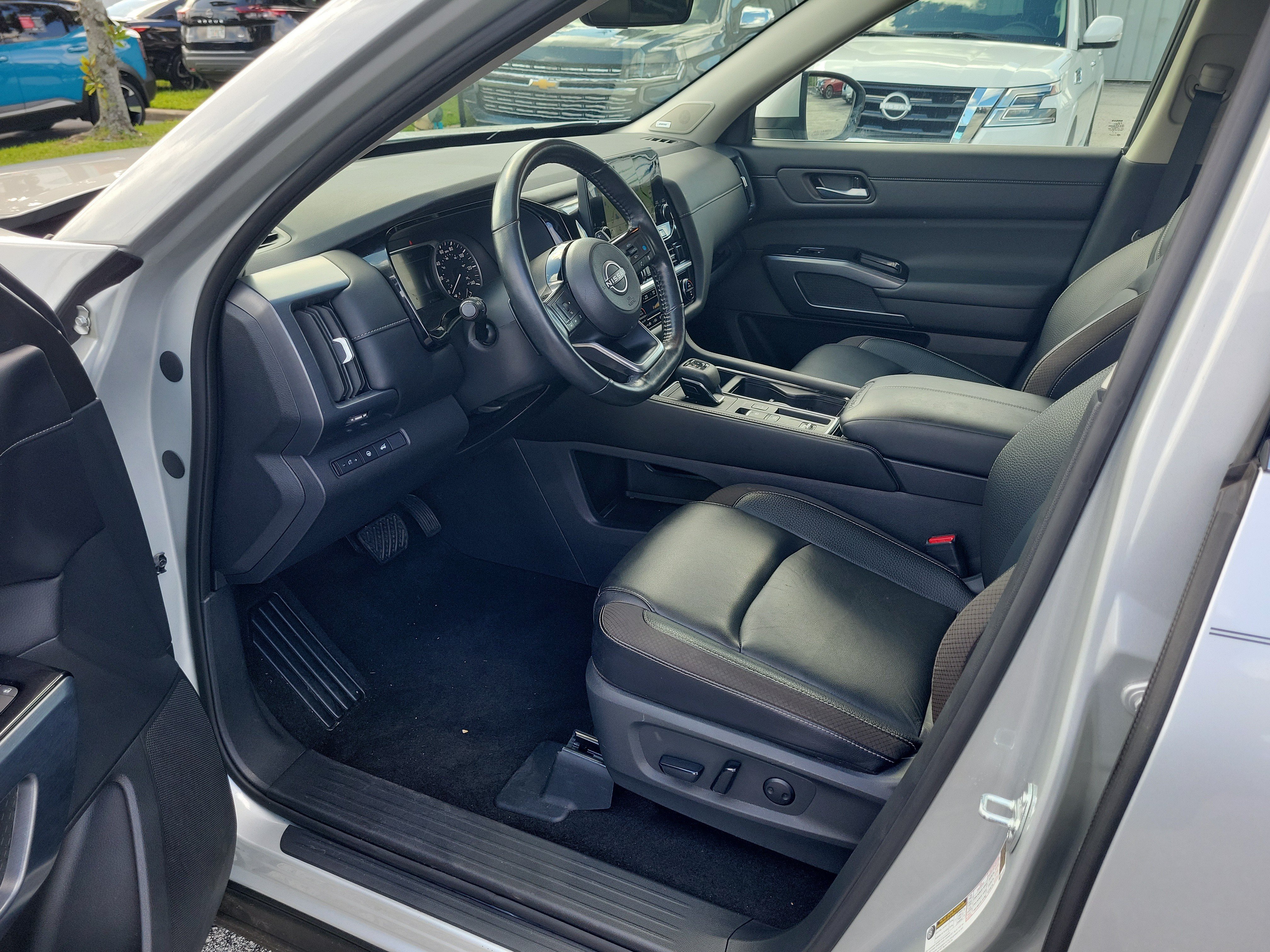 Certified 2024 Nissan Pathfinder SL w/ SL Premium Package FWD image 13
