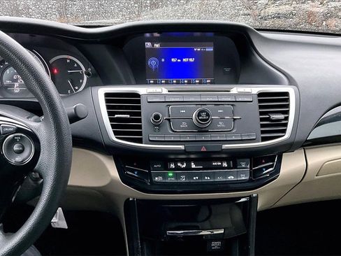 Used 2017 Honda Accord LX image 27