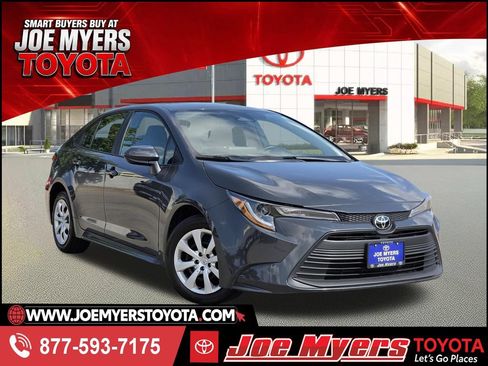 Used 2025 Toyota Corolla LE FWD image 1