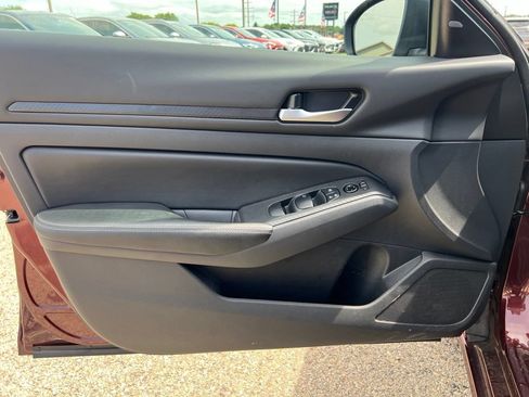 Used 2025 Nissan Altima 2.5 SV FWD image 15