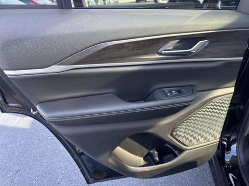 New 2025 Jeep Grand Cherokee Limited image 16