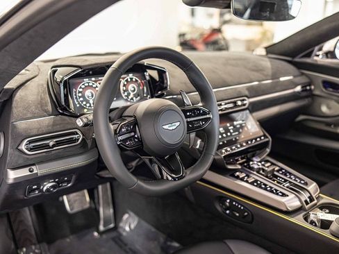 Used 2026 Aston Martin Vanquish RWD image 18