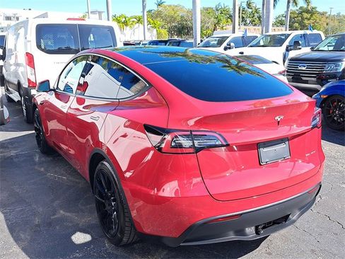 Used 2022 Tesla Model Y Long Range image 4