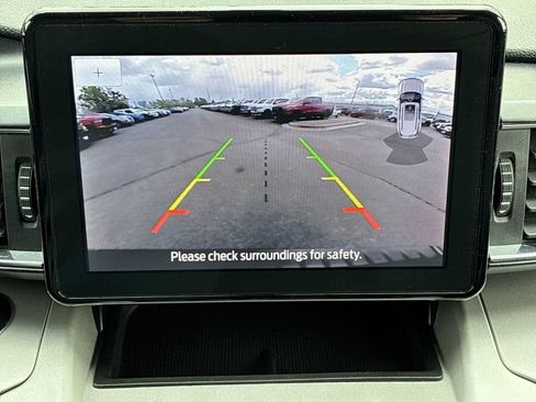 Used 2024 Ford Explorer XLT w/ Equipment Group 202A AWD/4WD image 22