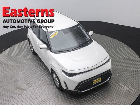 Used 2024 Kia Soul LX w/ Option Group 015 FWD image 3