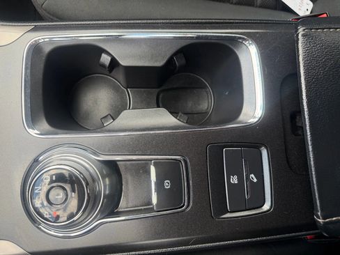 Used 2019 Ford Fusion SE image 25