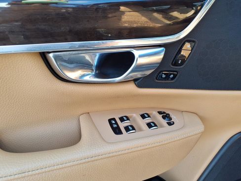 Used 2018 Volvo S90 T5 Momentum w/ Convenience Package image 8