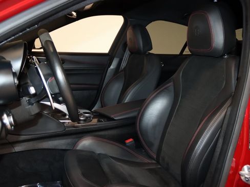 Used 2018 Alfa Romeo Giulia Quadrifoglio w/ Driver Assist Dynamic Package image 44