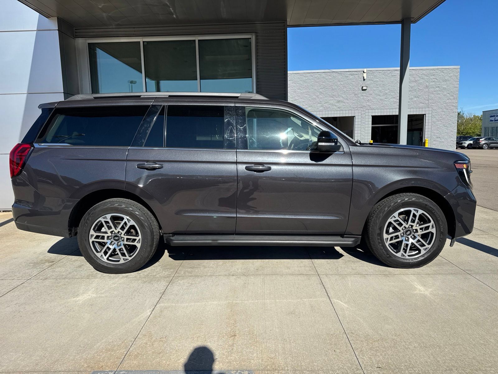 Used 2025 Ford Expedition Active AWD/4WD image 9