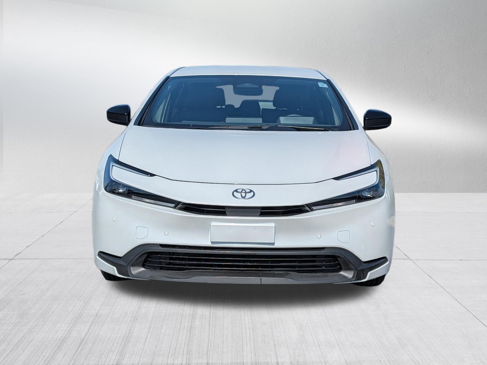 Used 2025 Toyota Prius LE AWD/4WD image 2