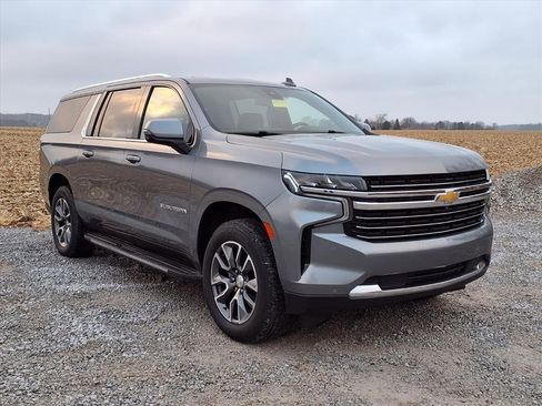 Used 2021 Chevrolet Suburban LT w/ LT Signature Package image 2
