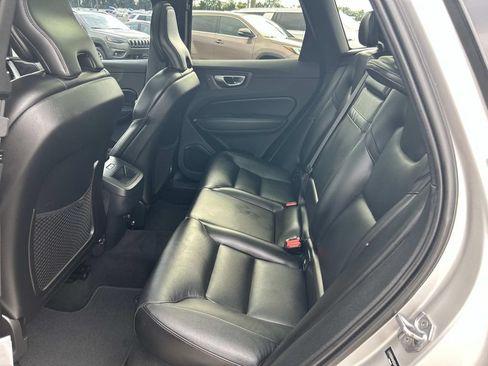 Used 2019 Volvo XC60 T5 Momentum w/ Multimedia Package AWD/4WD image 26