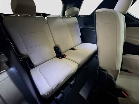 Used 2022 Chevrolet Traverse LS image 29