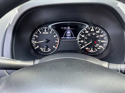 Used 2019 Nissan Pathfinder S AWD/4WD image 17