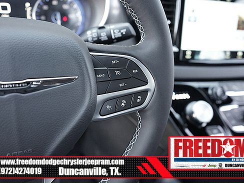 New 2025 Chrysler Voyager LX image 27