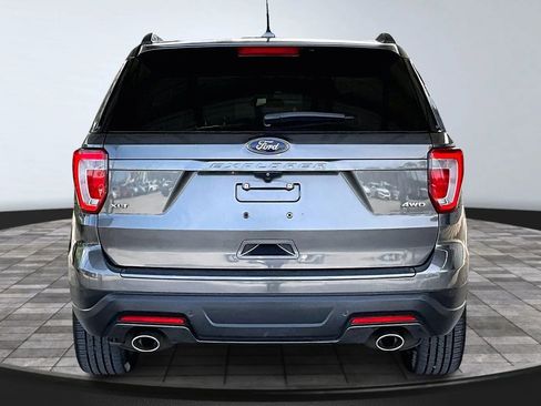 Used 2018 Ford Explorer XLT w/ Equipment Group 202A image 5