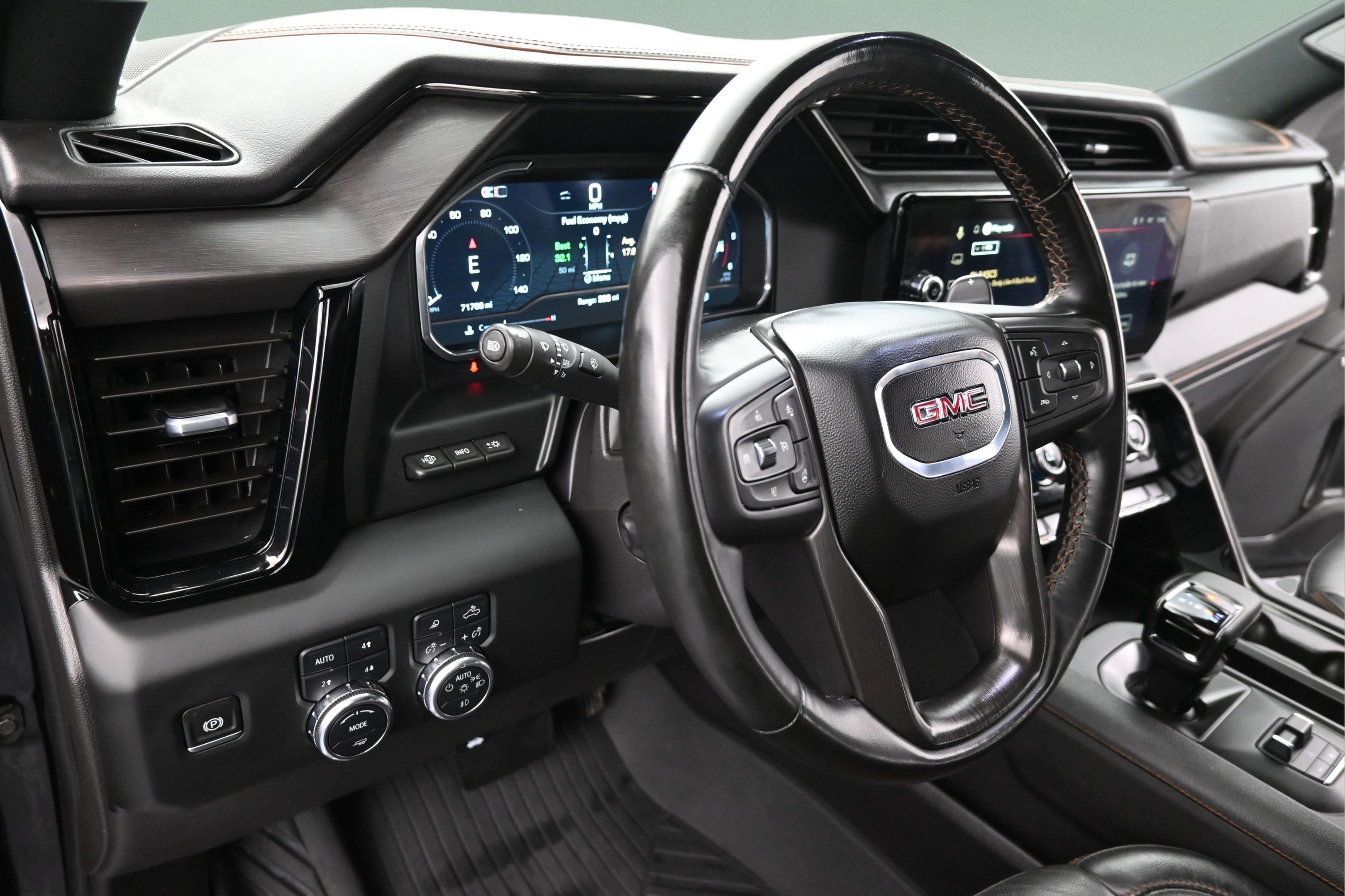 Used 2024 GMC Sierra 1500 AT4 w/ Technology Package AWD/4WD image 12