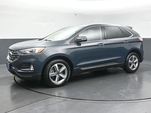 Certified 2019 Ford Edge Titanium w/ Cold Weather Package AWD/4WD image 4
