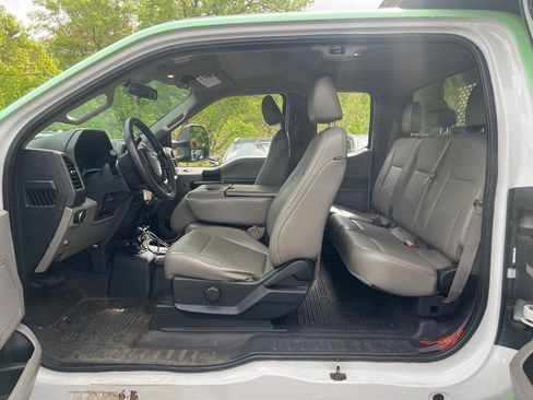 Used 2018 Ford F550 4x4 SuperCab Super Duty image 18