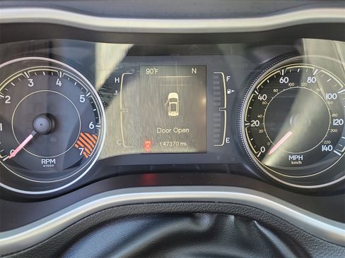 Used 2014 Jeep Cherokee Sport image 14