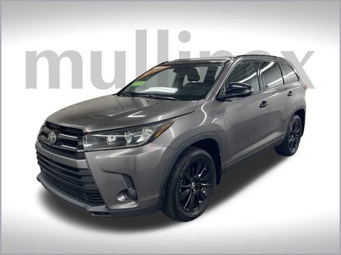 Used 2019 Toyota Highlander SE image 13