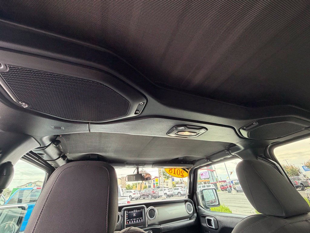 Used 2018 Jeep Wrangler Unlimited Sahara AWD/4WD image 35