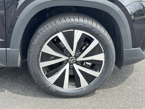 Certified 2023 Volkswagen Taos SE w/ Panoramic Sunroof Package AWD/4WD image 11