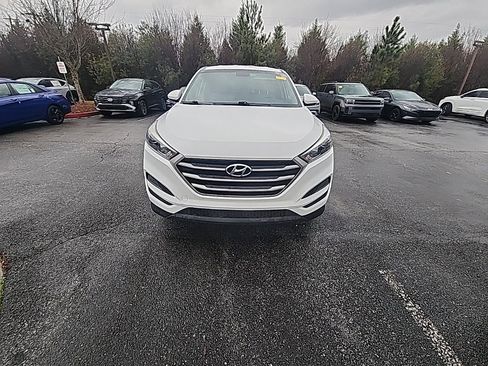 Used 2018 Hyundai Tucson SE image 2