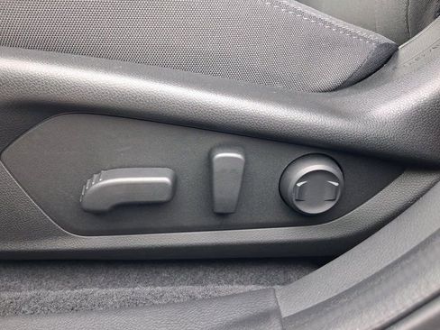 Used 2025 Subaru Crosstrek 2.0i Premium image 19