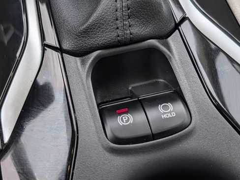 Used 2024 Toyota Corolla Cross XLE w/ Convenience Package FWD image 17
