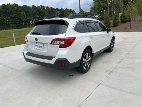 Used 2019 Subaru Outback 2.5i Limited AWD/4WD image 11