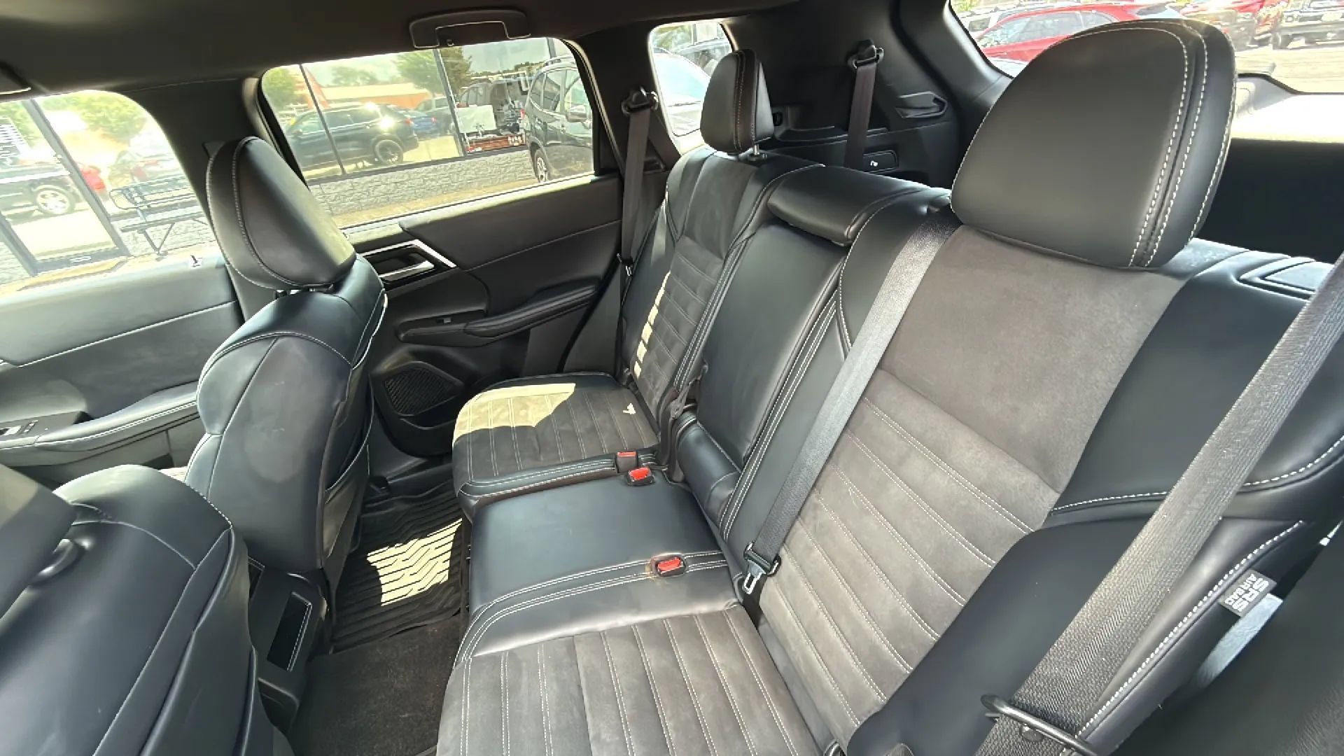 Used 2024 Mitsubishi Outlander FWD image 20
