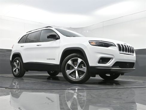 Used 2022 Jeep Cherokee Limited image 23