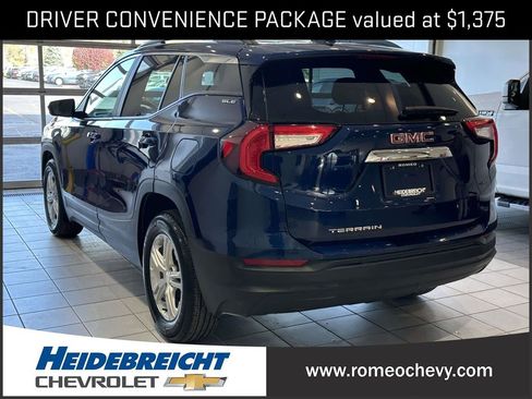 Used 2022 GMC Terrain SLE w/ Driver Convenience Package image 5