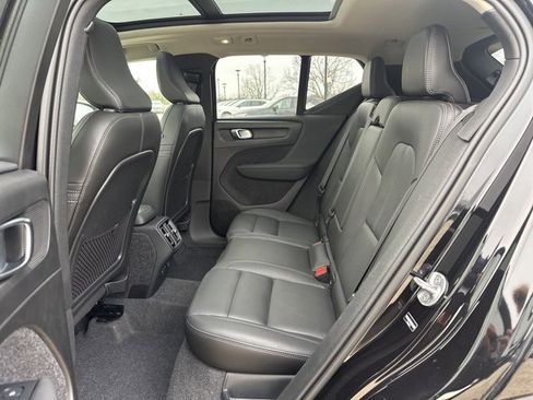 Certified 2025 Volvo XC40 B5 Core image 13