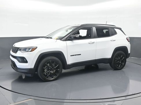 Used 2023 Jeep Compass Altitude image 2
