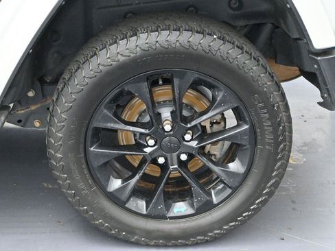 Used 2022 Jeep Wrangler Unlimited Sahara AWD/4WD image 35