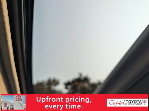 Used 2025 Toyota RAV4 XLE FWD image 25