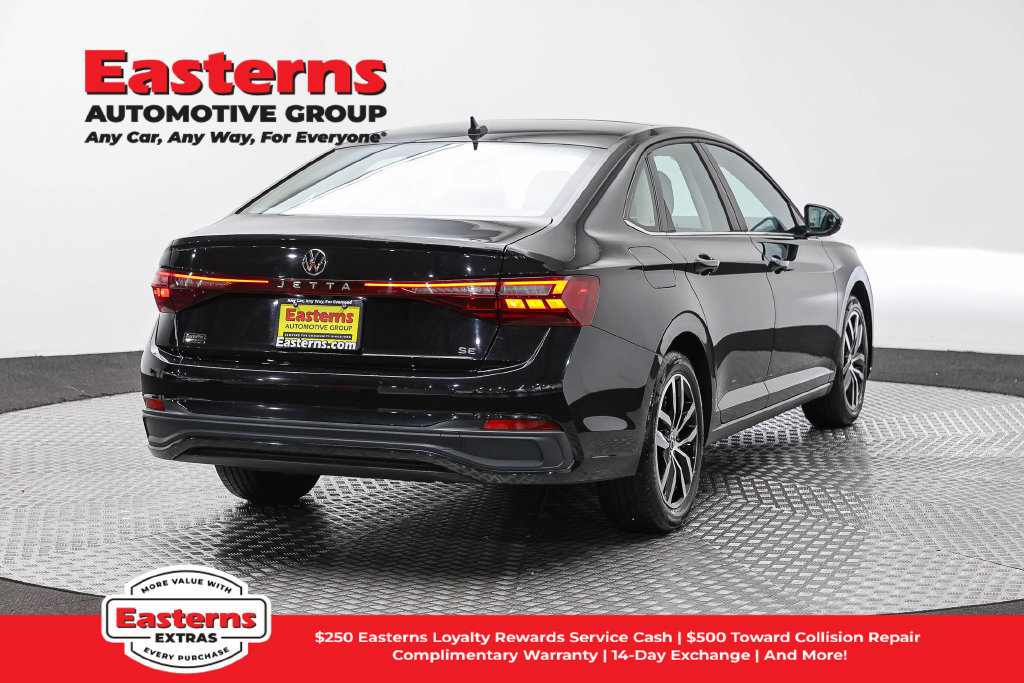 Used 2025 Volkswagen Jetta SE FWD image 6