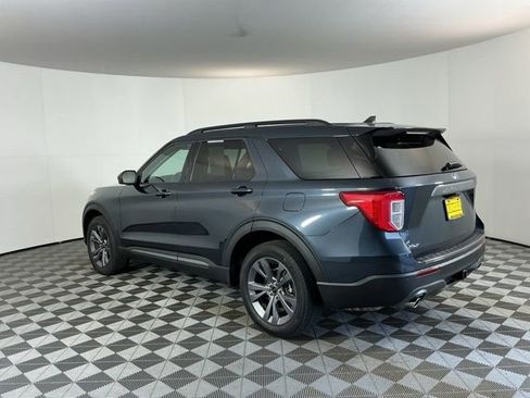 Used 2023 Ford Explorer XLT w/ Equipment Group 202A AWD/4WD image 4